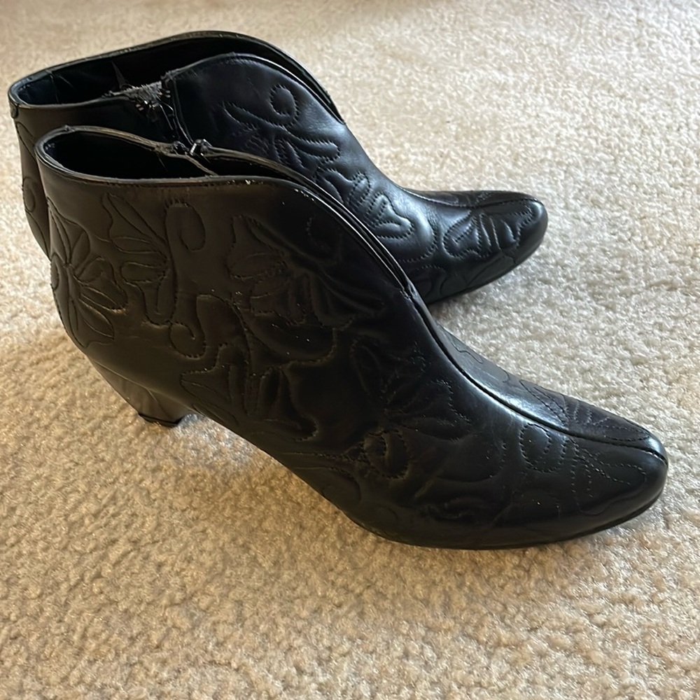 Never Worn Vintage Pikolinos Lillie Embroidered Leather Booties, Size 37 (6.5-7)